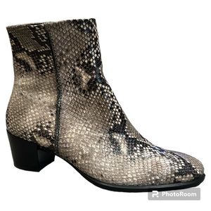 Ecco Shape 35 zip boot python print sand combo 39; 8.5 NEW NIB